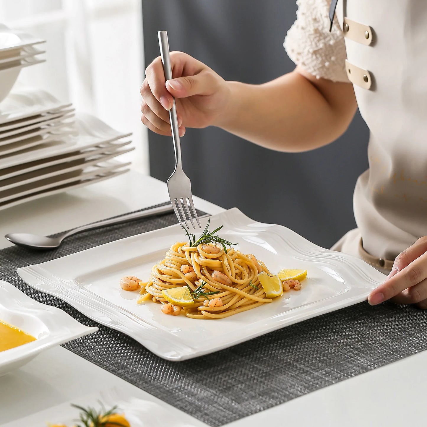 28 Piece Square Dinnerware Set